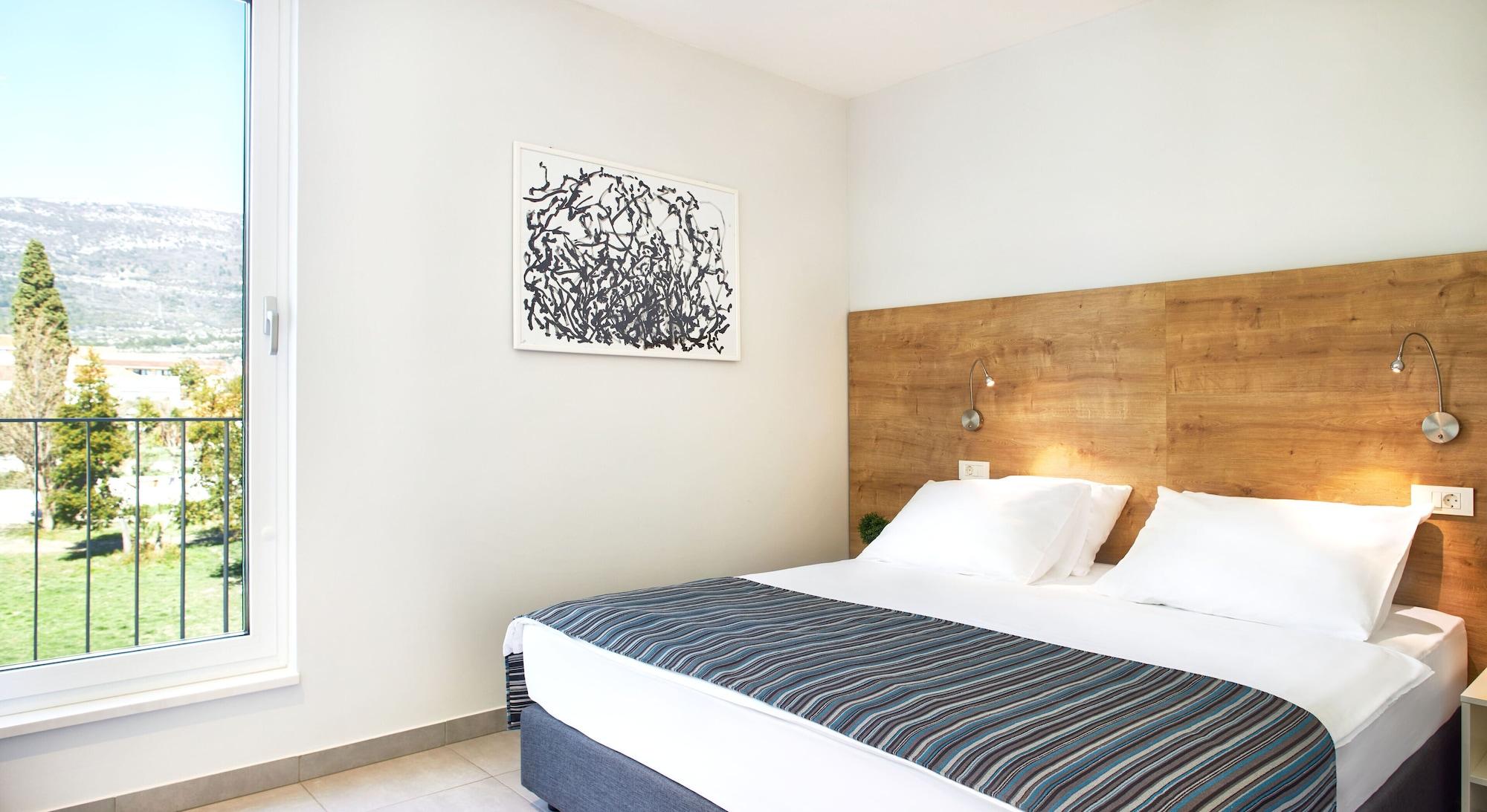 Hotel Stacija Kaštela Екстериор снимка