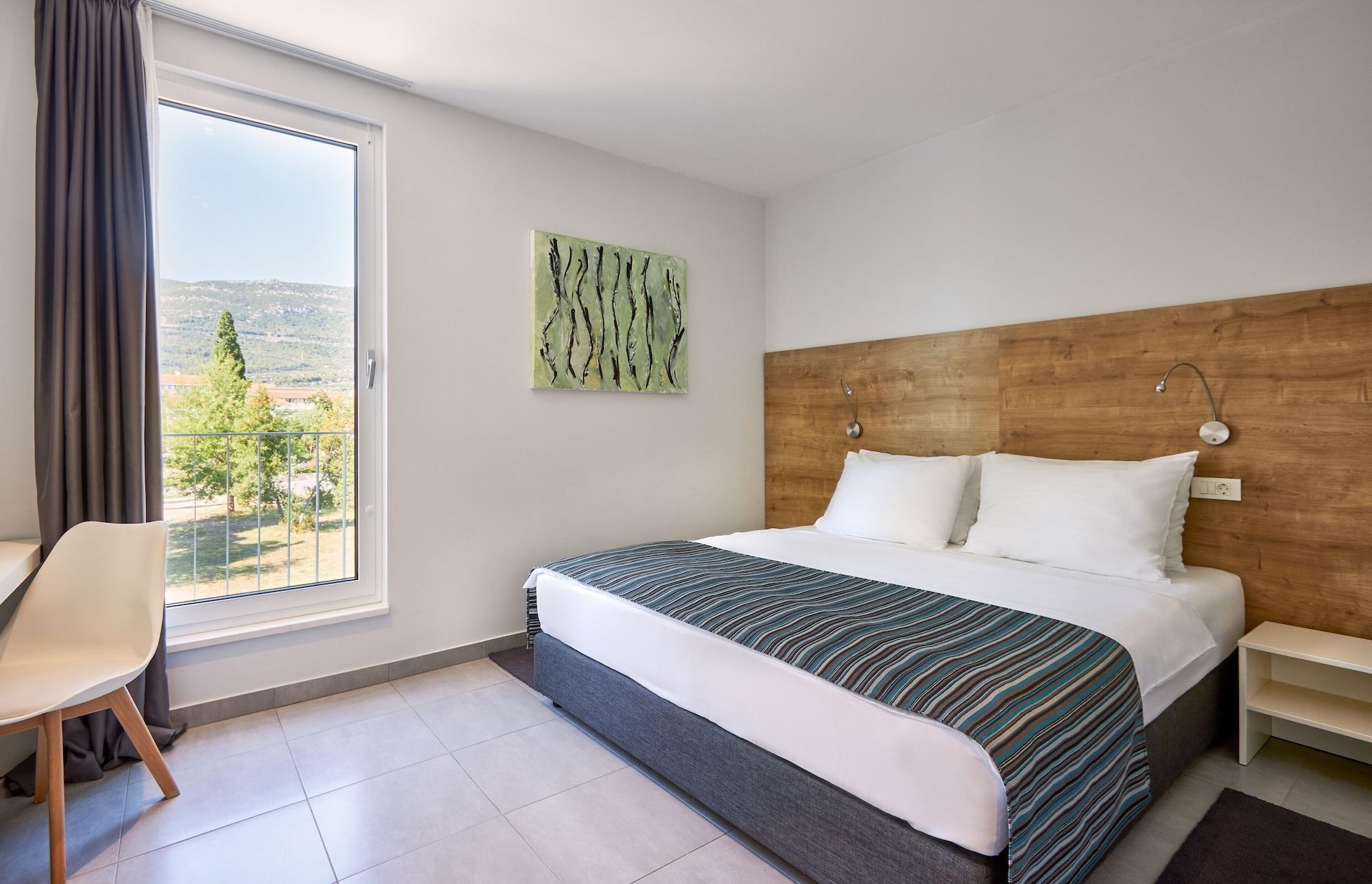 Hotel Stacija Kaštela Екстериор снимка