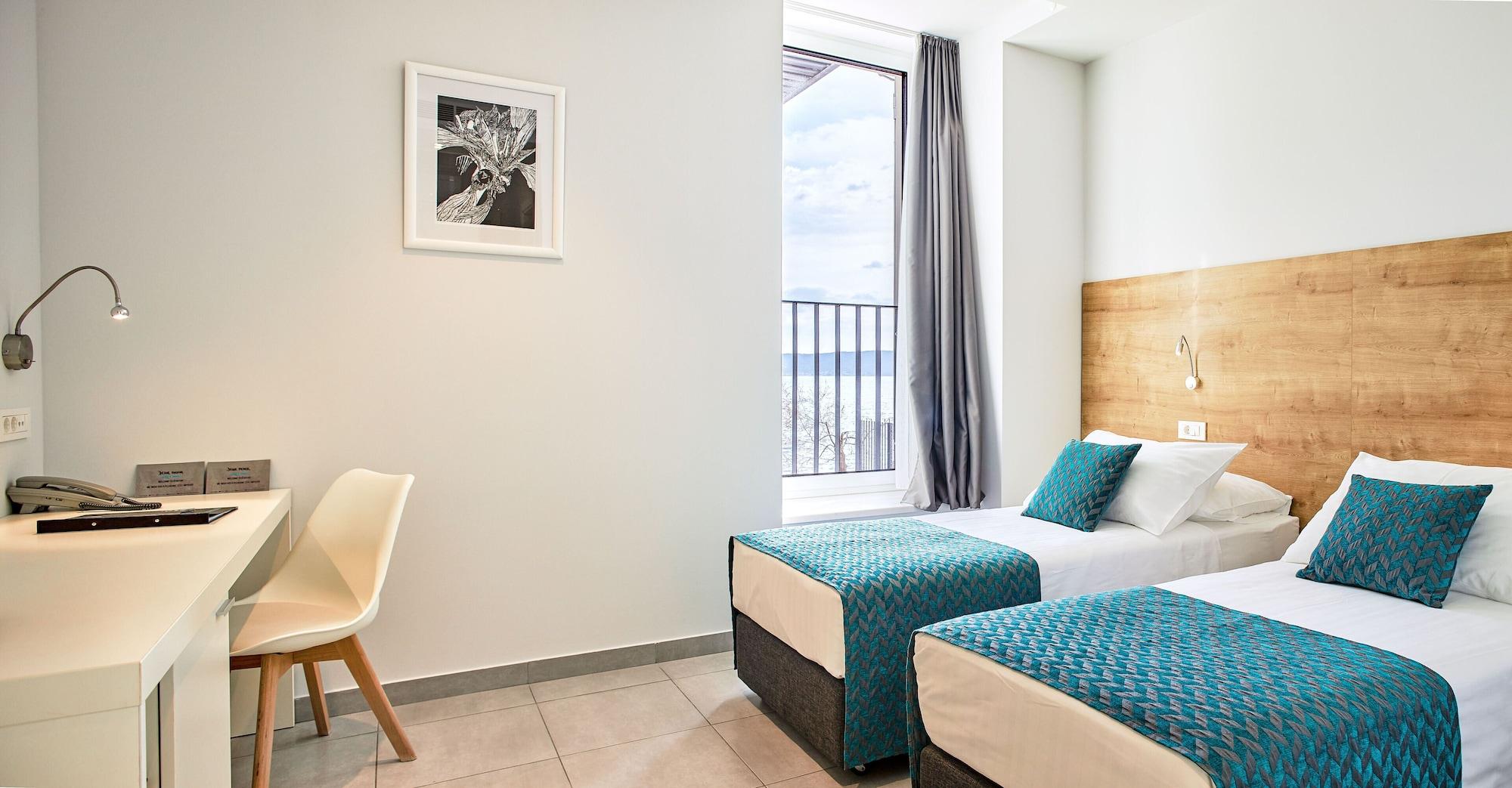 Hotel Stacija Kaštela Екстериор снимка