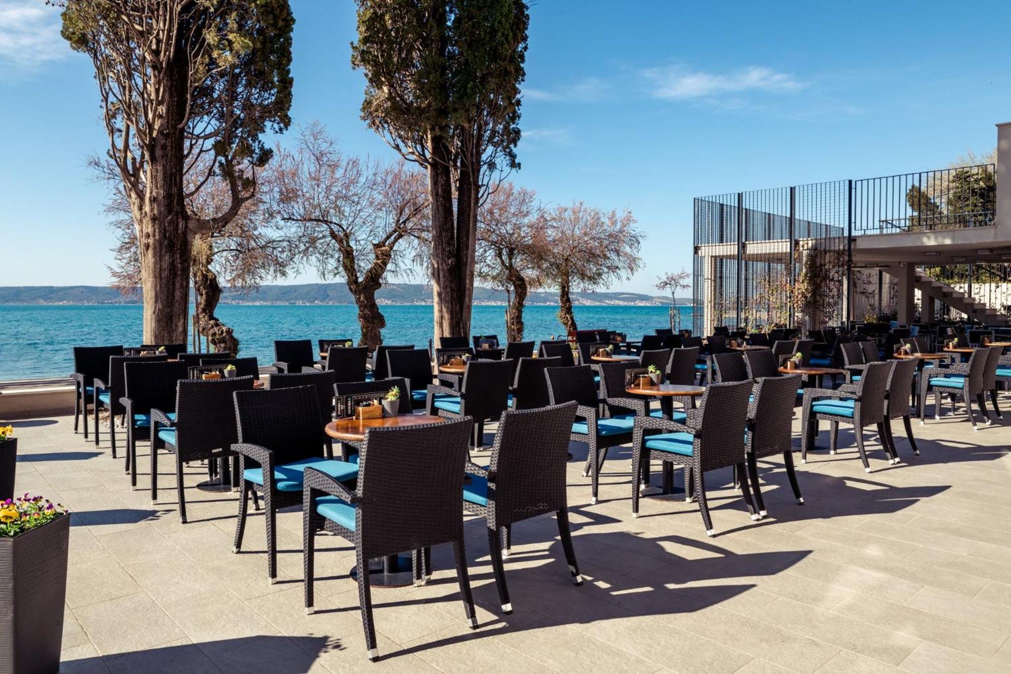 Hotel Stacija Kaštela Екстериор снимка