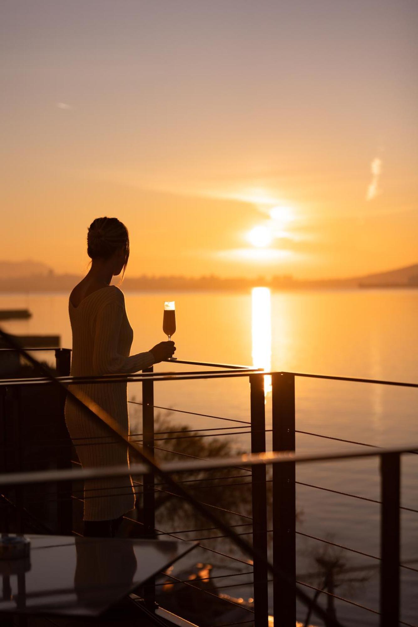 Hotel Stacija Kaštela Екстериор снимка