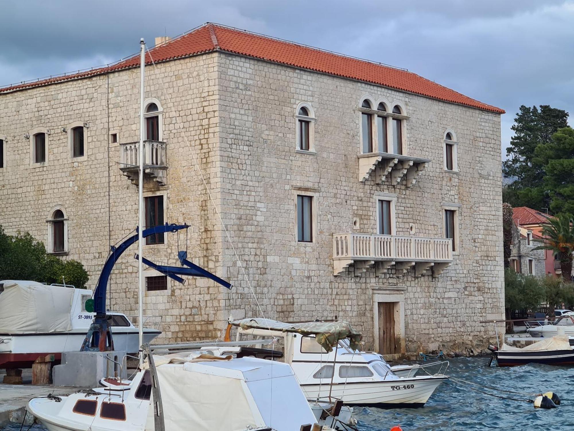 Hotel Stacija Kaštela Екстериор снимка