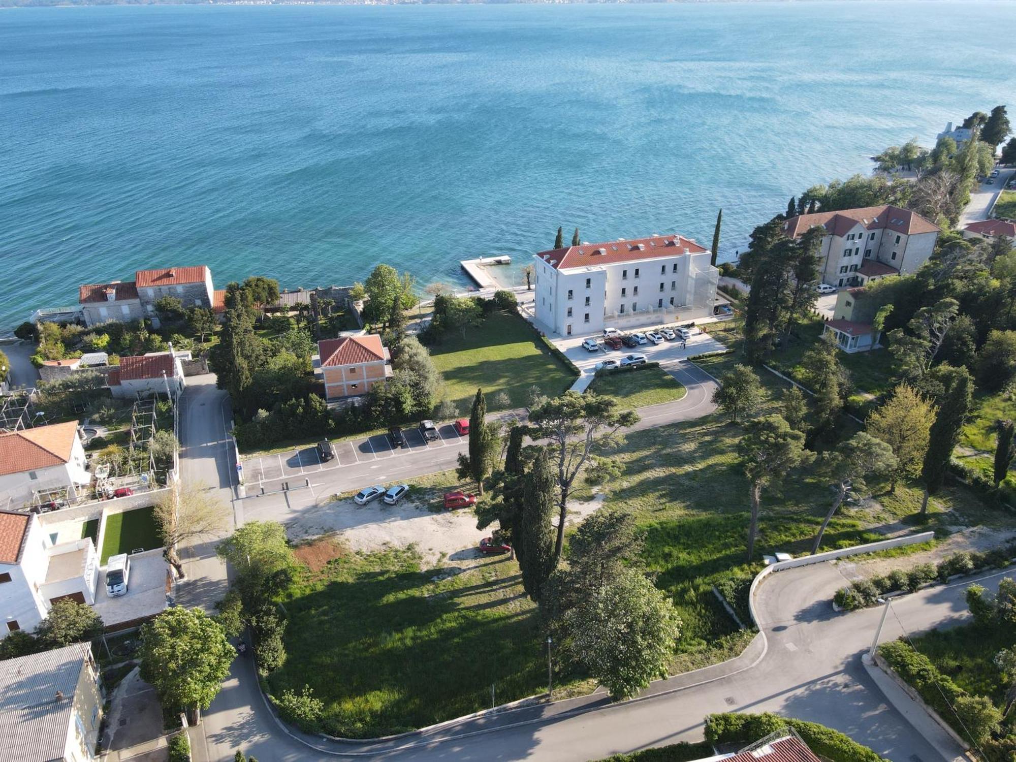 Hotel Stacija Kaštela Екстериор снимка
