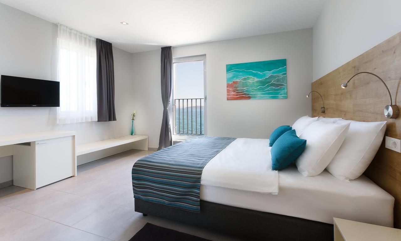 Hotel Stacija Kaštela Екстериор снимка