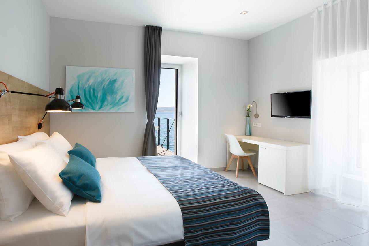 Hotel Stacija Kaštela Екстериор снимка